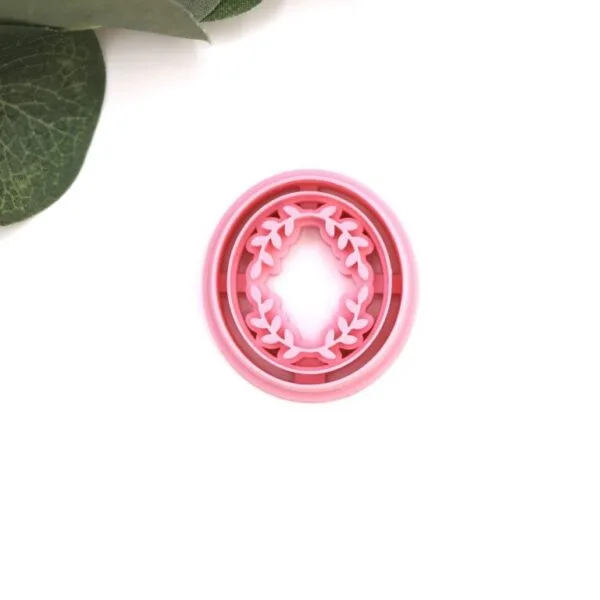 Laurel Wreath Oval Pendant Cutter